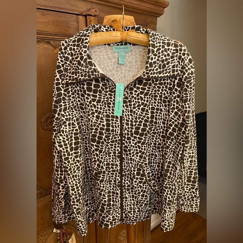 SILVERWEAR New York- Brown White Animal Print front zip Jacket, Size L. NWT